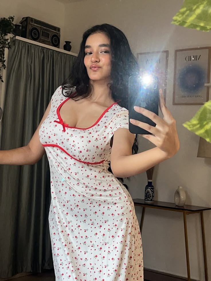 VIP Model Service Near Hatod – Namita ₹6500